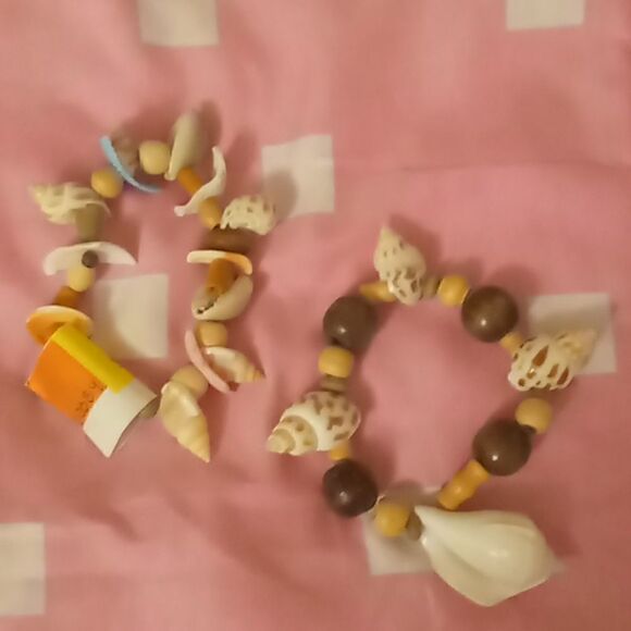 2 Surprise Beach shell 🐚 bracelet - Picture 7 of 8